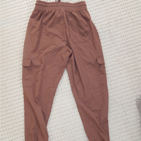 Old Navy Women’s Quick Dry Stretchtech Cargo Pants - Brown - XS - Picture 2 of 4